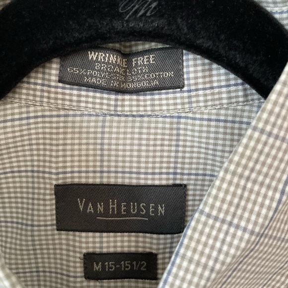 Van Heusen Button Down short Sleeves Dress Shirt Medium - Picture 3 of 6